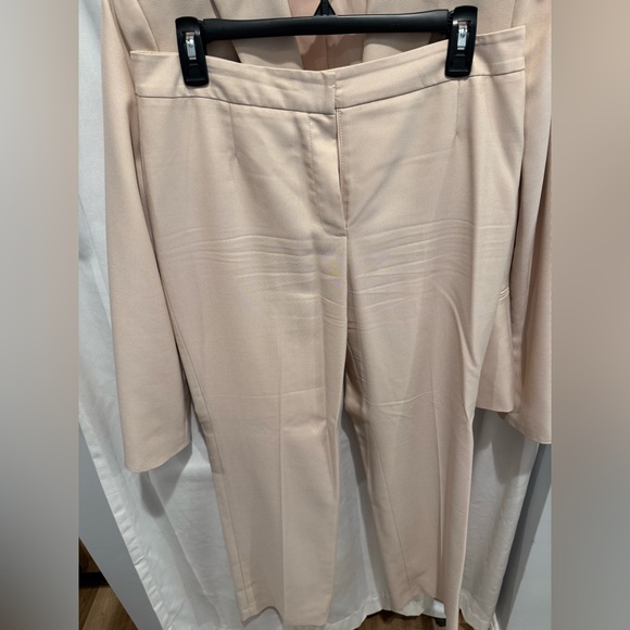 Women’s Light Pink Business Suite - Le Suite - Picture 4 of 5